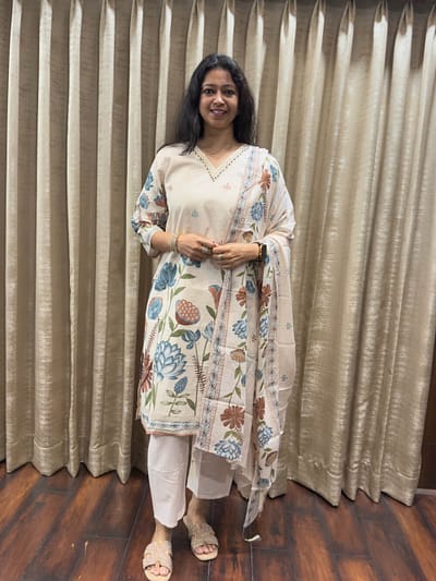 Off white block print with delicately highlighted with fine embroidery and thread detailing. Dupatta Decorated with coordinated floral and geometric border prints